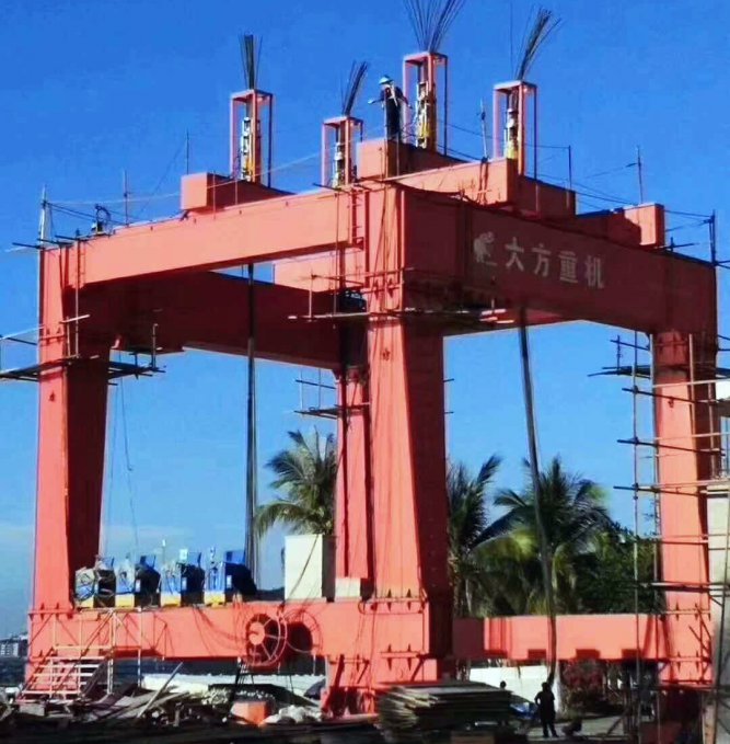 霸氣！大方MG450噸龍門起重機(jī)助力海軍基地建設(shè)，揚(yáng)國魂、助軍威
